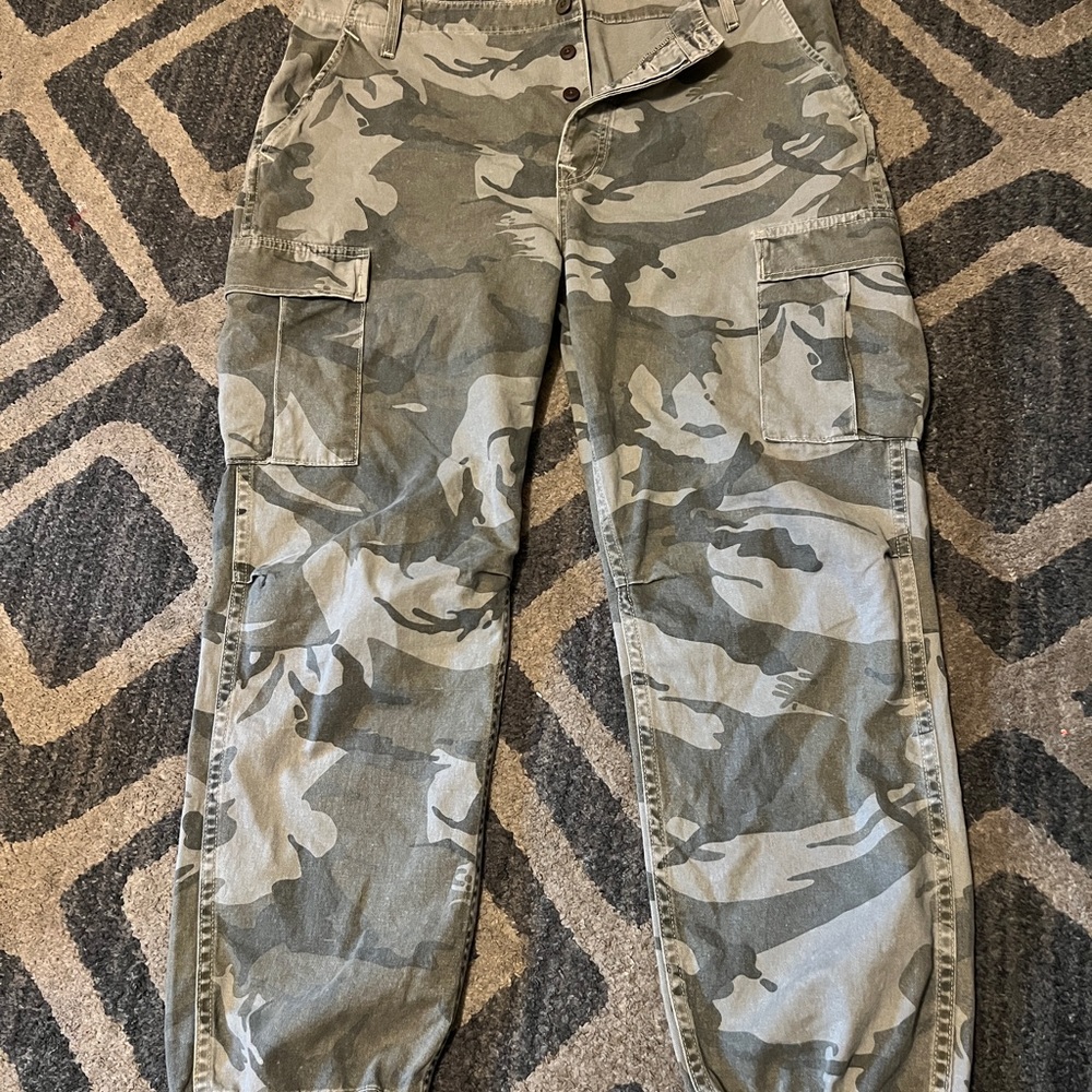 REVOLVE Maxwell Cargo Pants in Renegade GRLFRND
Color:Renegade sz 32 - Picture 5 of 5